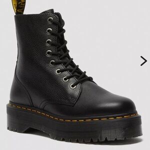 Doc Marten Jadon III boot pisa leather platforms in black